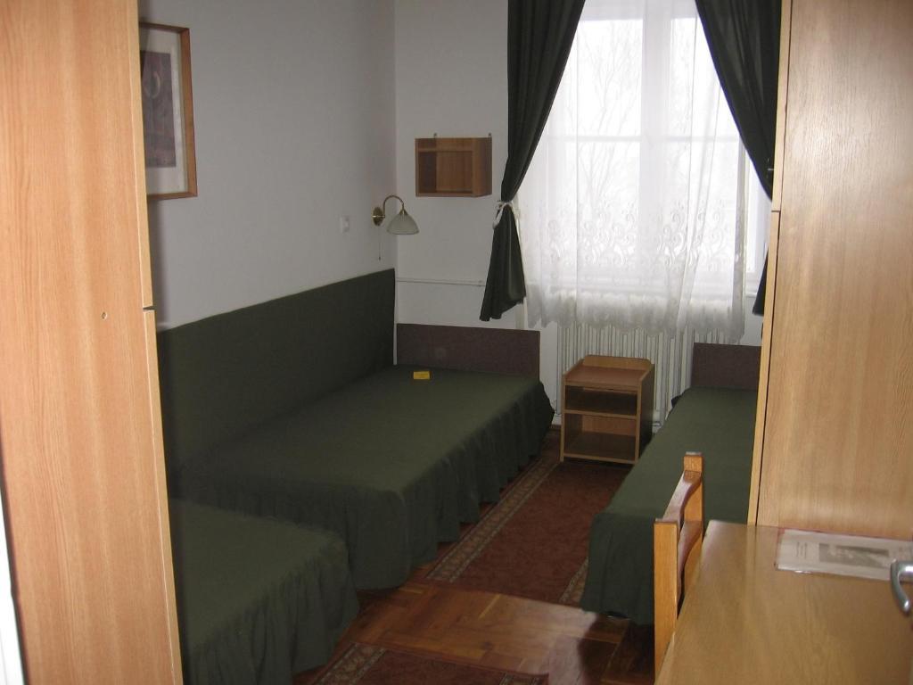 Mater Salvatoris House Hotel เกอเดิลเลอ ห้อง รูปภาพ