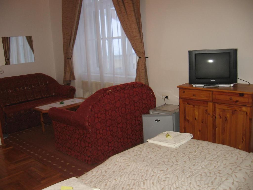 Mater Salvatoris House Hotel เกอเดิลเลอ ห้อง รูปภาพ