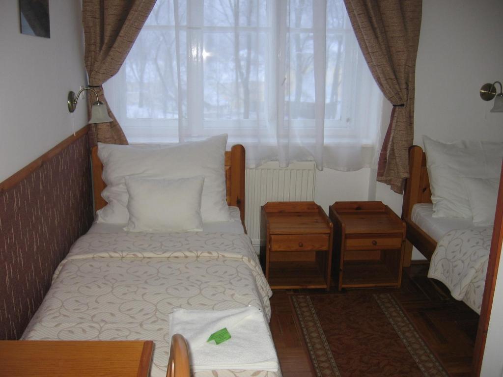 Mater Salvatoris House Hotel เกอเดิลเลอ ห้อง รูปภาพ