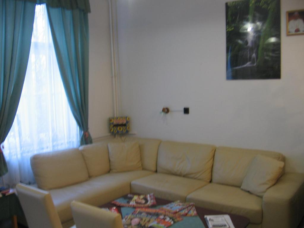 Mater Salvatoris House Hotel เกอเดิลเลอ ภายนอก รูปภาพ